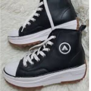 Airwalk Black and White Athletic Shoes